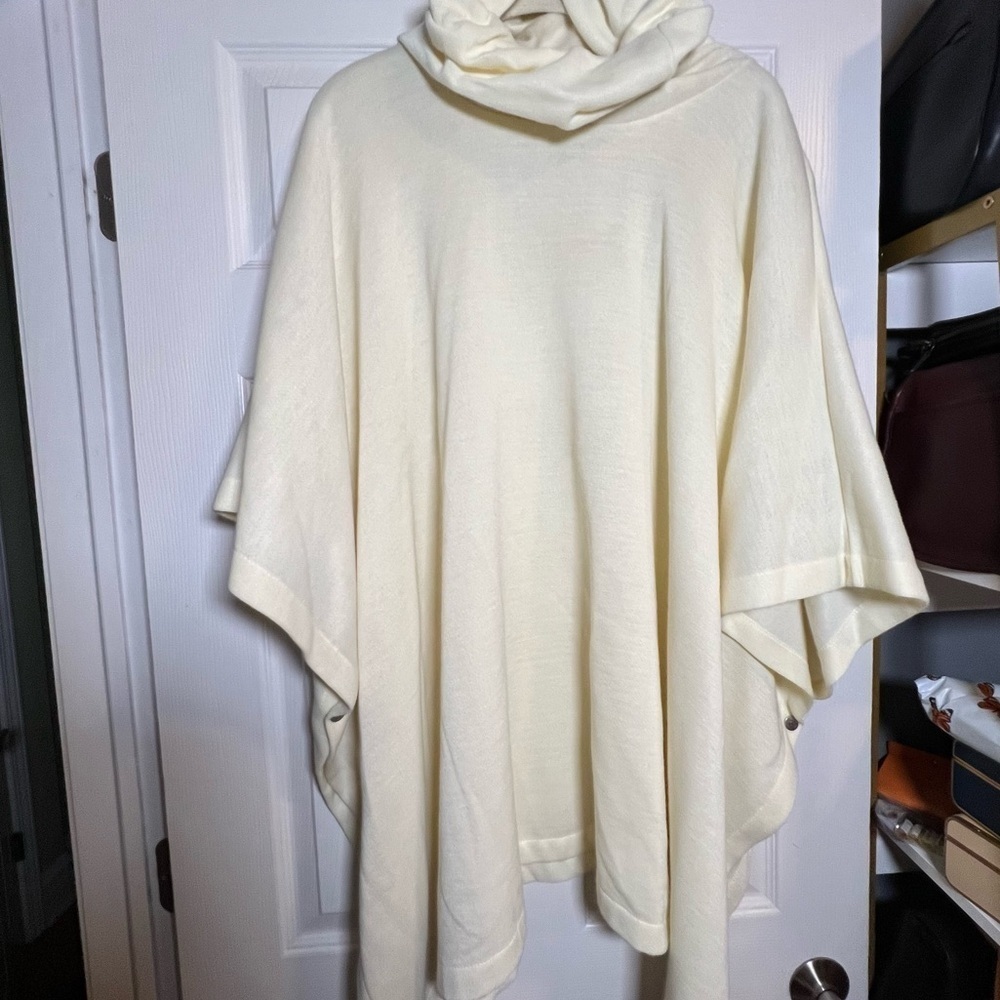 NWT Harmal New York Poncho Cape OSFA Vintage off white